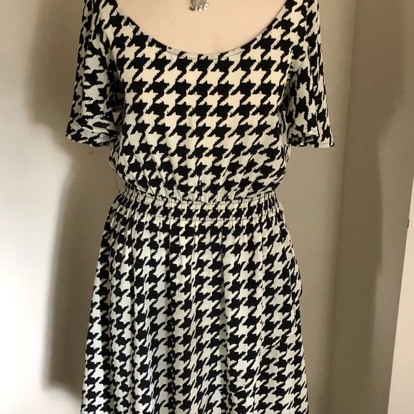 NWT houndstooth high-low dress - Picture 4 of 5